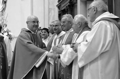 Don Giorgio Piva saluta i sacerdoti all'insediamento