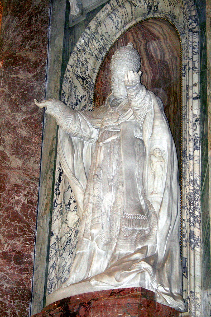 Statua di San Pio X nella Basilica di San Pietro a Roma